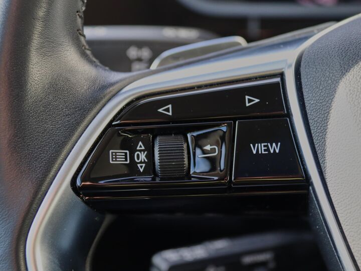 Audi e-tron e-tron 50 quattro Launch edition plus 71 kWh | 4% bijtelling | Stoelverwarming | ACC | Panorama Dak | Elektrisch Verstelbare Stoelen incl. Memory |