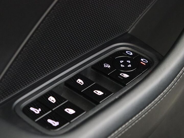 Porsche Panamera 4S Sport Turismo | Panorama dak | Lichtmetaal 19'' | Porsche Approved Garantie!! | Navigatie full-map | Carbon afwerking interieur |