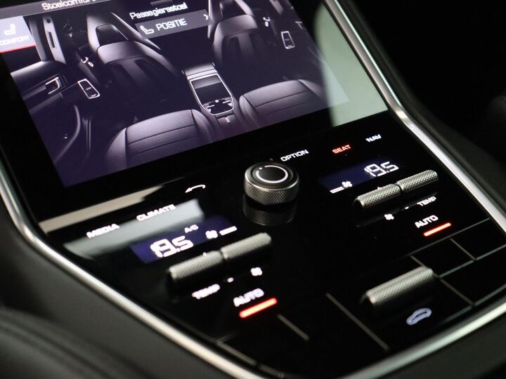 Porsche Panamera 4S Sport Turismo | Panorama dak | Lichtmetaal 19'' | Porsche Approved Garantie!! | Navigatie full-map | Carbon afwerking interieur |