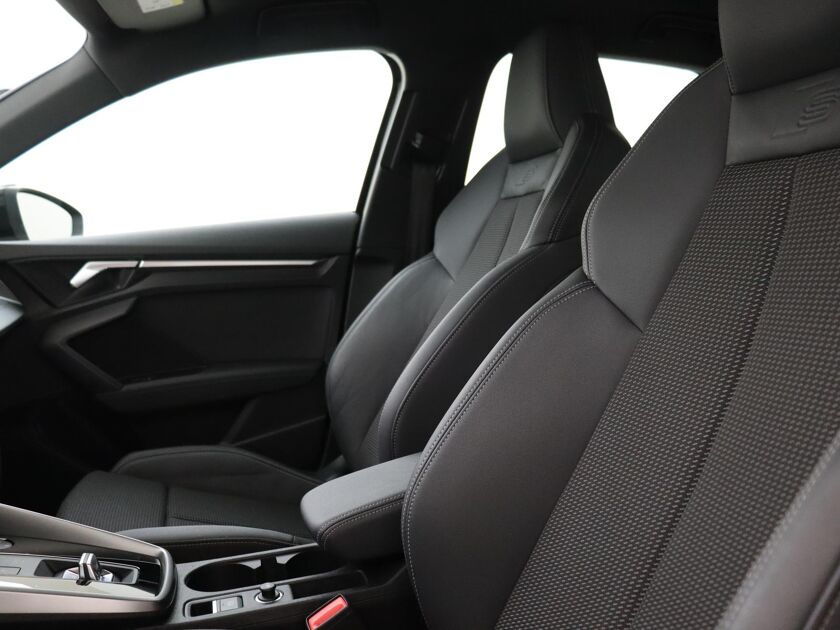 Audi A3 Sportback 30 TFSI S edition 110 pk Autom. | S-Line int & ext. | Navigatie | Apple Carplay | 17 inch LM |Active Info Display