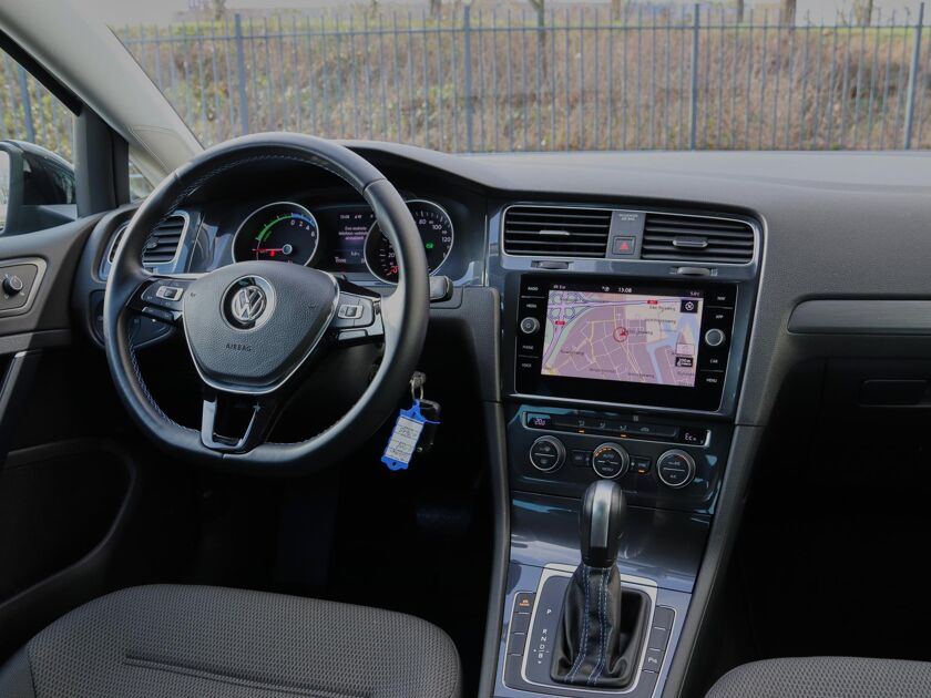 Volkswagen e-Golf E-DITION | 8% bijtelling | Airco | ACC | DAB | Parkeersensoren V+A | Navigatie | Incl. Laadkabel |