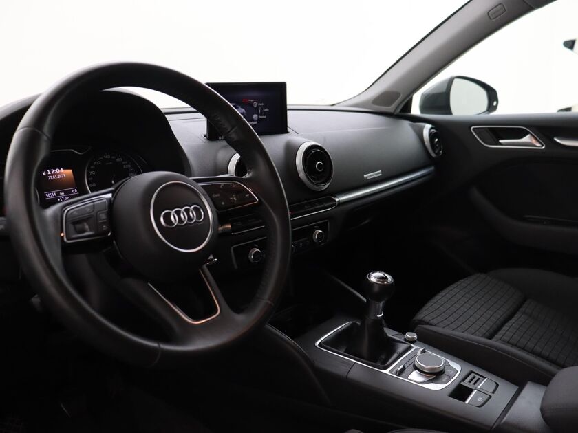 Audi A3 Sportback 30 TFSI Sport Lease Edition | 115PK | Velgen LM 17” | Navigatie | Parkeersenoren | Led verlichting | Airco |