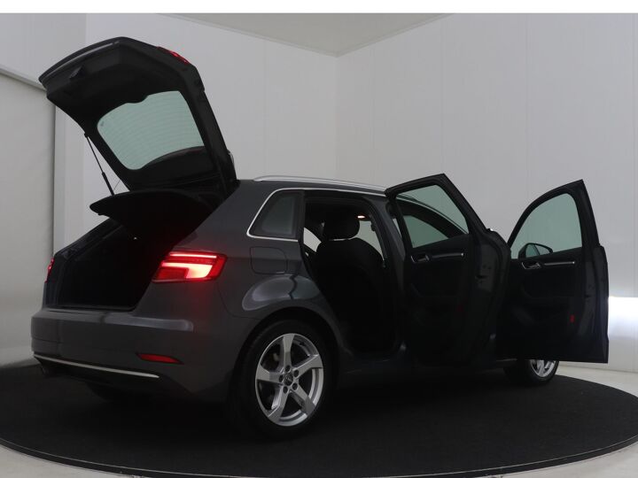 Audi A3 Sportback 30 TFSI Sport Lease Edition | 115PK | Velgen LM 17” | Navigatie | Parkeersenoren | Led verlichting | Airco |
