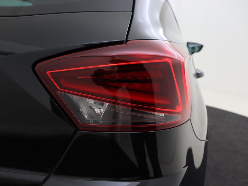 SEAT Ibiza 1.0 TSI Style Business Intense 95 PK | Navigatie | Camera | Cruise Control | Climate Control |