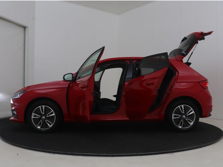 Škoda Fabia 1.0 TSI 95pk Ambition 5 versn. Hand. | LM 16" | LED | Donker Glas | DAB | App-Connect