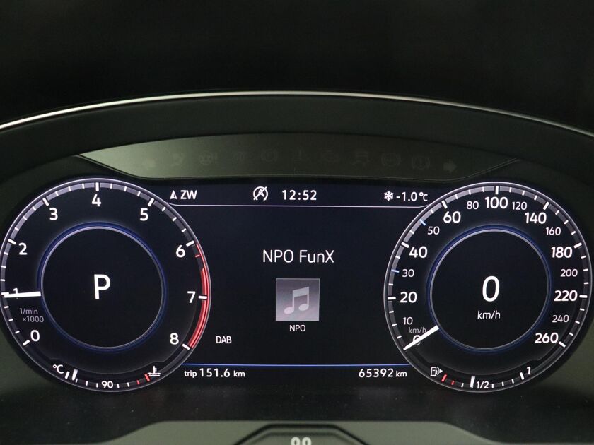Volkswagen Passat Variant 1.5 TSI Highline Business R | R-line exterieur | DAB | lichtmetaal 17” | navigatiesysteem | lederen bekleding |