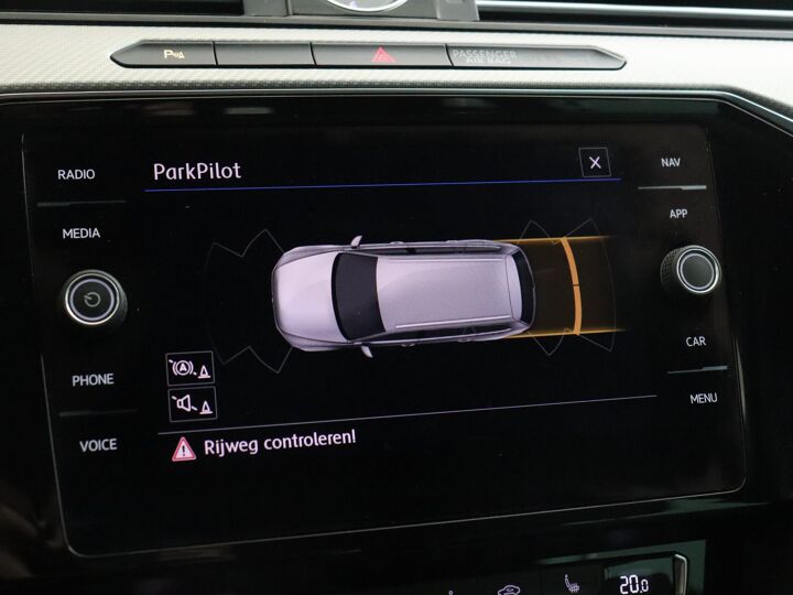 Volkswagen Passat Variant 1.5 TSI Highline Business R | R-line exterieur | DAB | lichtmetaal 17” | navigatiesysteem | lederen bekleding |