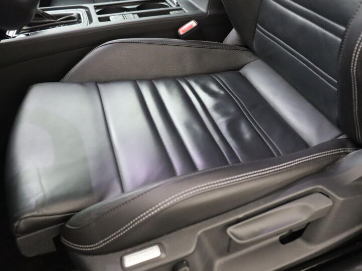 Volkswagen Passat Variant 1.5 TSI Highline Business R | R-line exterieur | DAB | lichtmetaal 17” | navigatiesysteem | lederen bekleding |