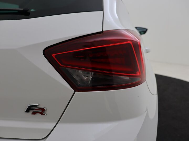 SEAT Ibiza 1.0 TSI FR Business Intense | 95 PK | Achteruitrijcamera | Navigatie | Cruise Control | Keyless Start | Apple CarPlay / Android Auto |