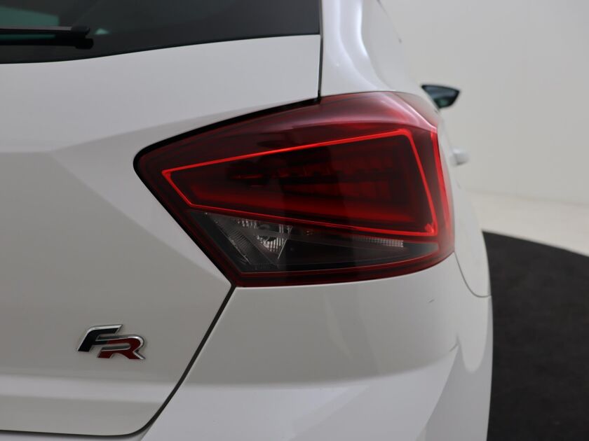 SEAT Ibiza 1.0 TSI FR Business Intense | 95 PK | Achteruitrijcamera | Navigatie | Cruise Control | Keyless Start | Apple CarPlay / Android Auto |
