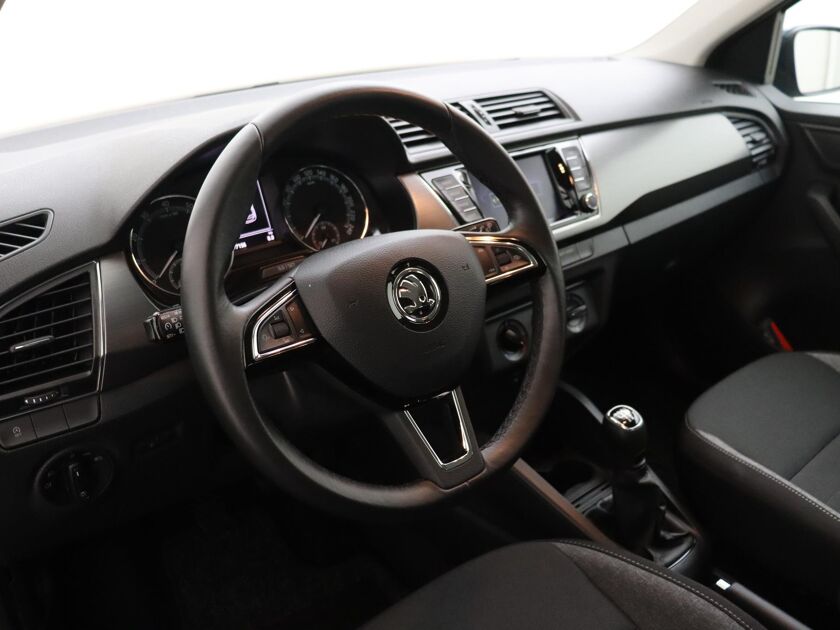Škoda Fabia 1.0 TSI Business Edition | 95 PK | DAB | Parkeersensoren | Velgen LM 16” | Apple CarPlay / Android Auto | Navigatie |