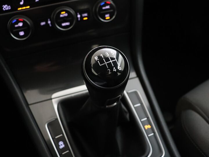 Volkswagen Golf 1.5 TSI Comfortline | 130 PK | Stoelverwarming | Parkeersensoren | Led Achterlichten | DAB | Navigatie |