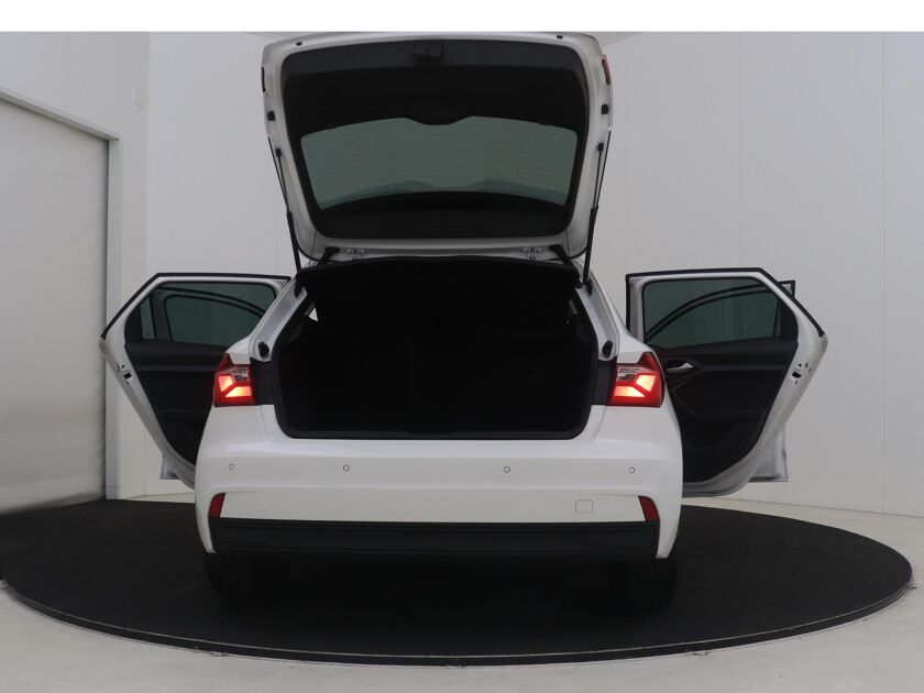 Audi A1 Sportback 30 TFSI Pro Line | 110 PK | DAB | Navigatie | Parkeersensoren | Velgen LM 17” | Apple CarPlay / Android Auto |