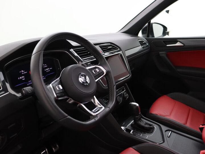 Volkswagen Tiguan 1.5 TSI ACT Highline Business R | 150 PK | DSG | Voorstoelen verwarmd | Getint glas | Navigatie fullmap | Lichtmetaal 20” | Panoramadak |