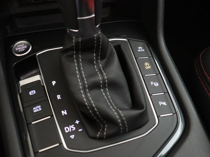 Volkswagen Tiguan 1.5 TSI ACT Highline Business R | 150 PK | DSG | Voorstoelen verwarmd | Getint glas | Navigatie fullmap | Lichtmetaal 20” | Panoramadak |