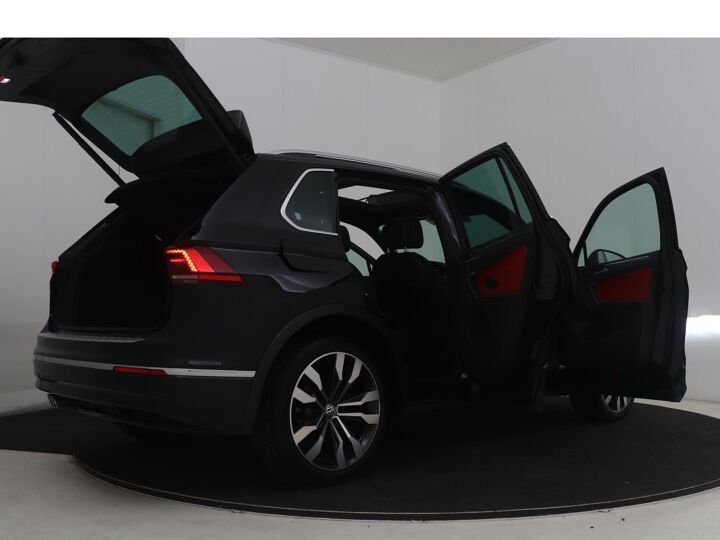 Volkswagen Tiguan 1.5 TSI ACT Highline Business R | 150 PK | DSG | Voorstoelen verwarmd | Getint glas | Navigatie fullmap | Lichtmetaal 20” | Panoramadak |