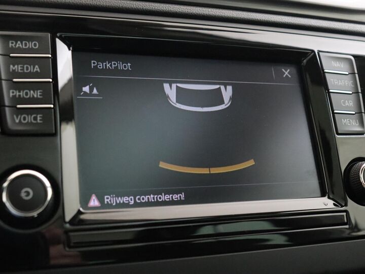 Škoda Rapid Spaceback 1.0 TSI Greentech Clever Automaat | 95 PK | Airconditioning | Navigatiesysteem | Extra getint glas achter | Lichtmetelen velgen 16" | Parkeersensor achter |