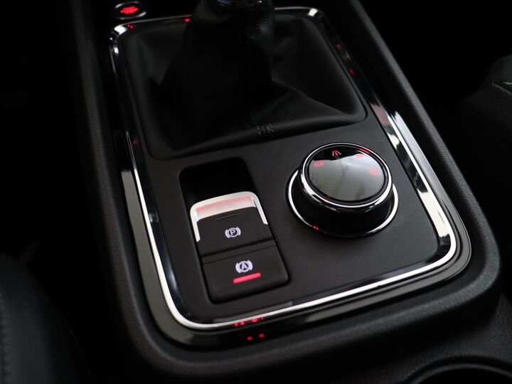 SEAT Ateca 1.5 TSI Xcellence Business Intense | DAB | Alcantara bekleding | Apple CarPlay | Lichtmetalen velgen 18” | Navigatiesysteem