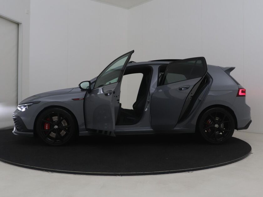 Volkswagen Golf 8 2.0 GTI Clubsport Oettinger | Automaat | Panoramadak | Head Up Display | Harman kardon | 19" Lichtmetalen Velgen |