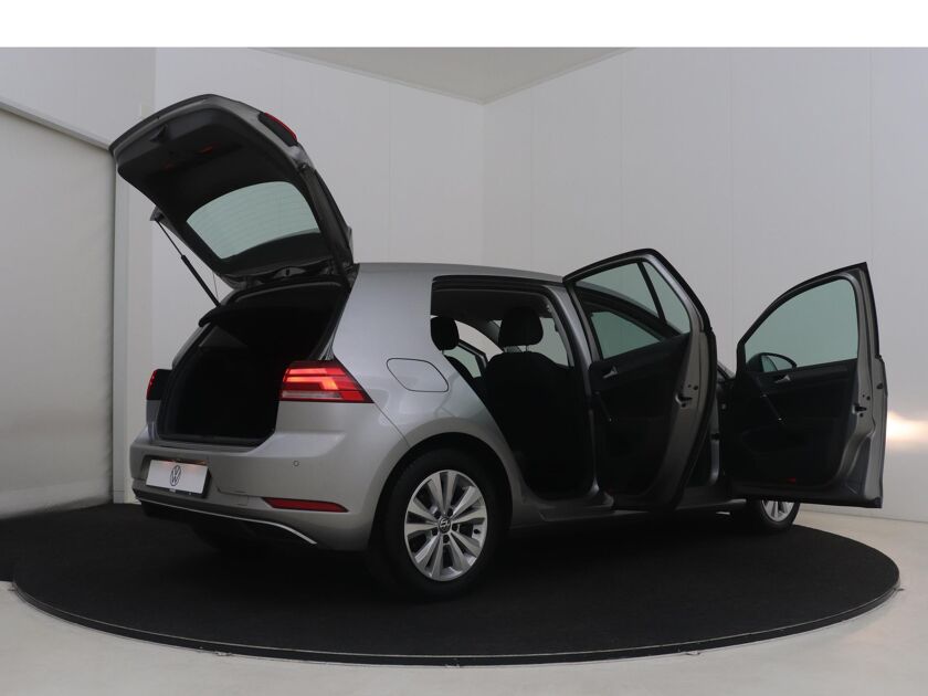 Volkswagen Golf 1.5 TSI Comfortline | 130 PK | DAB | Stoelverwarming | Lichtmetalen Velgen 16” | Apple CarPlay |