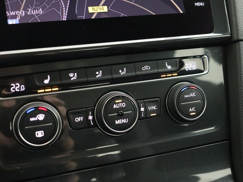 Volkswagen Golf 1.5 TSI Comfortline | 130 PK | DAB | Stoelverwarming | Lichtmetalen Velgen 16” | Apple CarPlay |