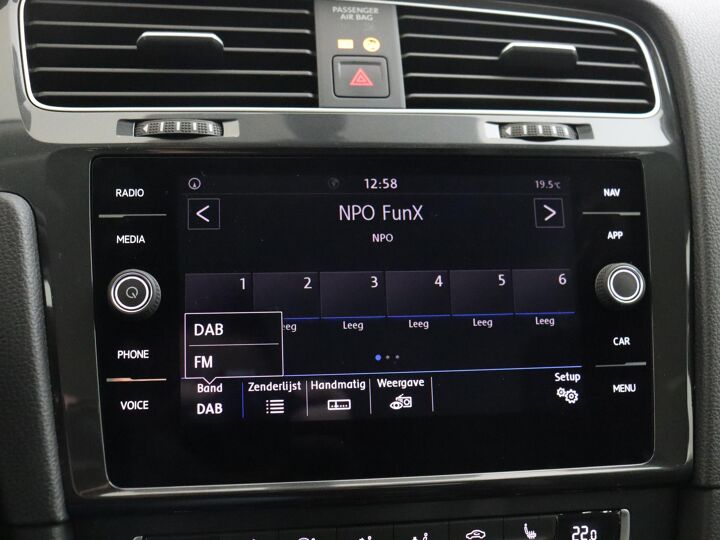 Volkswagen Golf 1.5 TSI Comfortline | 130 PK | DAB | Stoelverwarming | Lichtmetalen Velgen 16” | Apple CarPlay |