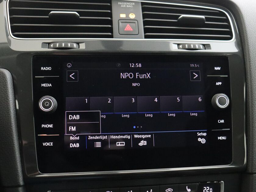 Volkswagen Golf 1.5 TSI Comfortline | 130 PK | DAB | Stoelverwarming | Lichtmetalen Velgen 16” | Apple CarPlay |