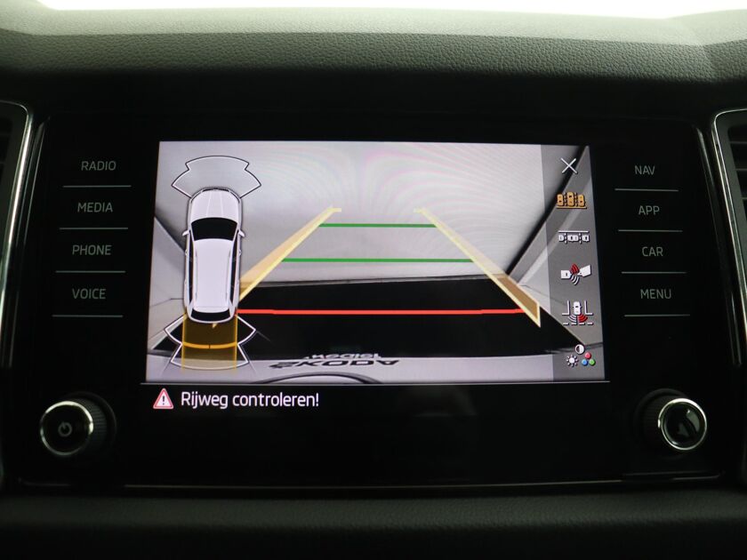 Škoda Kodiaq 1.5 TSI Business Edition Plus 7p. Automaat | 150 PK | Keyless Entry | Apple CarPlay | Lichtmetalen Velgen 19” | Navigatiesysteem | 7 Zitplaatsen