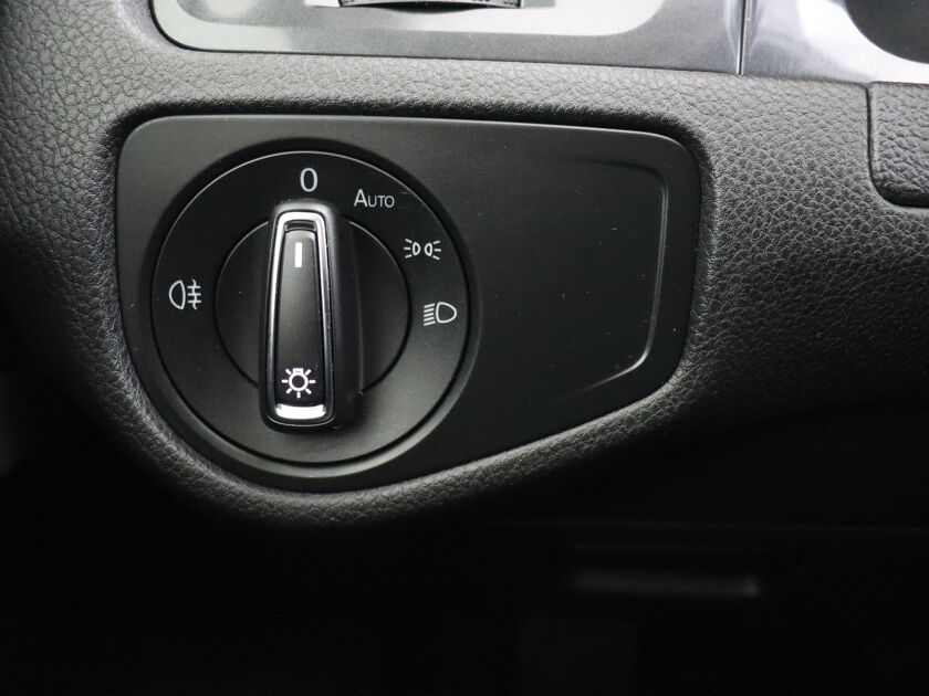 Volkswagen e-Golf e-Golf | 135PK | Apple CarPlay | Warmtepomp | Extra Getint Glas | Navigatiesysteem |
