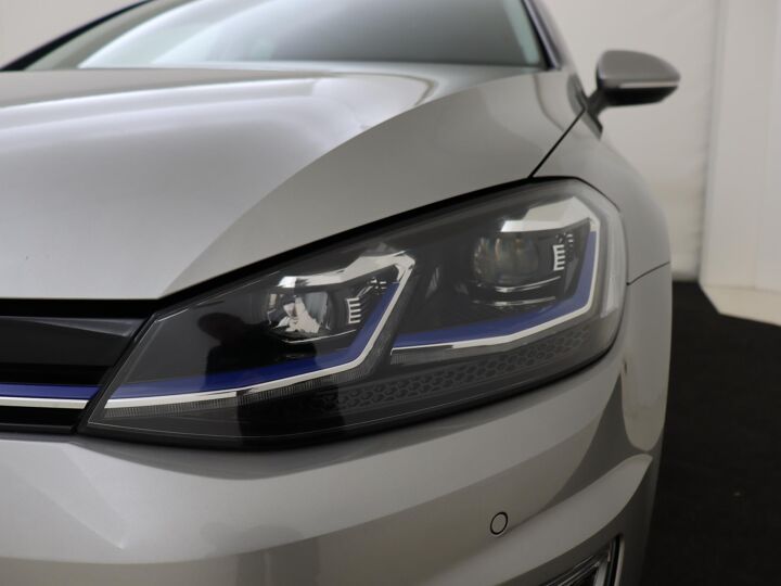 Volkswagen e-Golf e-Golf | 135PK | Apple CarPlay | Warmtepomp | Extra Getint Glas | Navigatiesysteem |