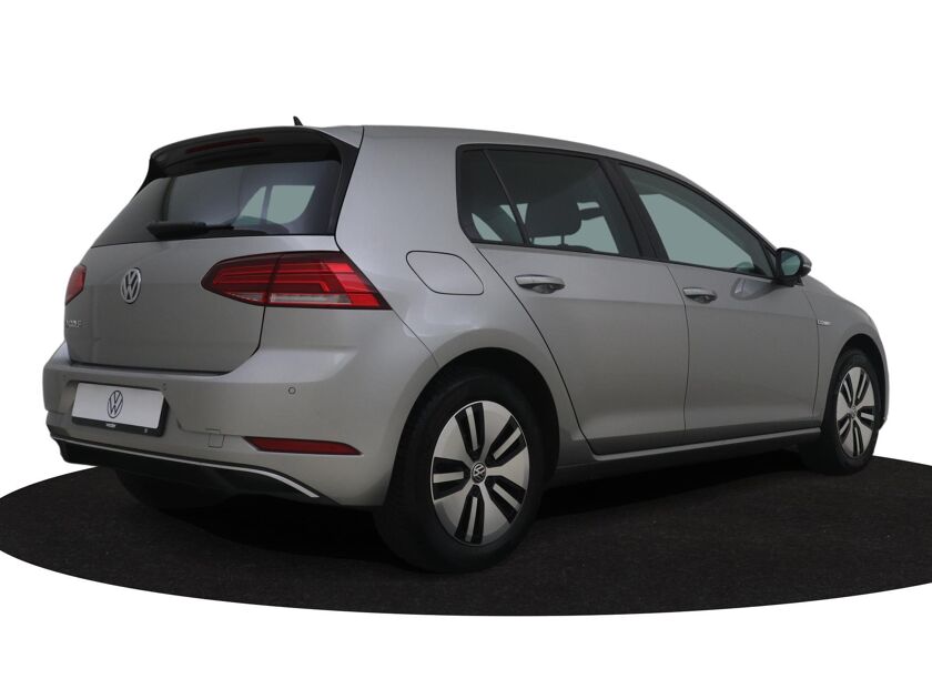 Volkswagen e-Golf e-Golf | 135PK | Apple CarPlay | Warmtepomp | Extra Getint Glas | Navigatiesysteem |