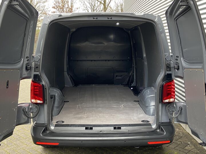 VW-Bedrijfswagens Transporter 2.0 TDI 150 PK L2H1 28 Comfortline | DSG | Camera | App-Connect | Trekhaak |