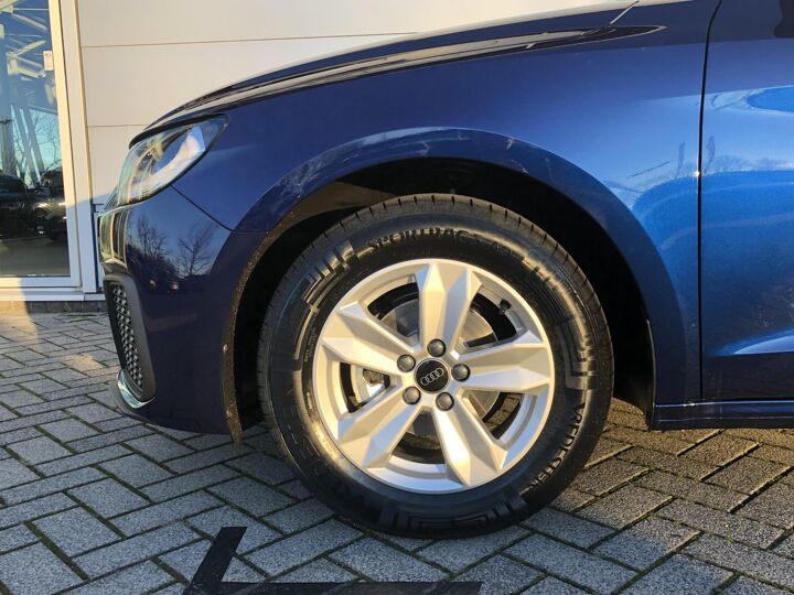 Audi A1 Sportback Pro Line 25 TFSI 70 kW / 95 pk Sportback 5 versn.