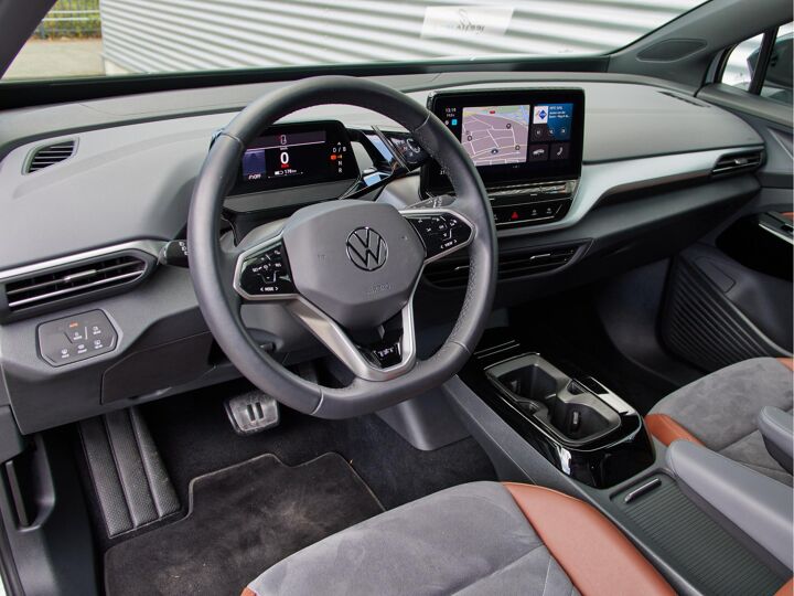 Volkswagen ID.4 First 77 kWh 204pk | 8% Bijtelling | Apple Carplay | Gratis Winterbandenset | Camera | DAB