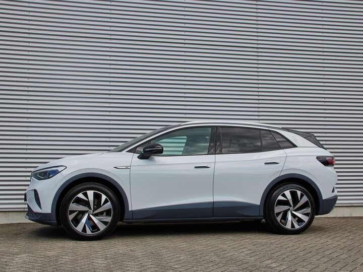 Volkswagen ID.4 First 77 kWh 204pk | 8% Bijtelling | Apple Carplay | Gratis Winterbandenset | Camera | DAB