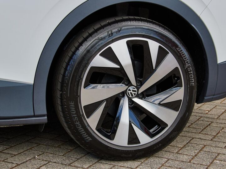 Volkswagen ID.4 First 77 kWh 204pk | 8% Bijtelling | Apple Carplay | Gratis Winterbandenset | Camera | DAB