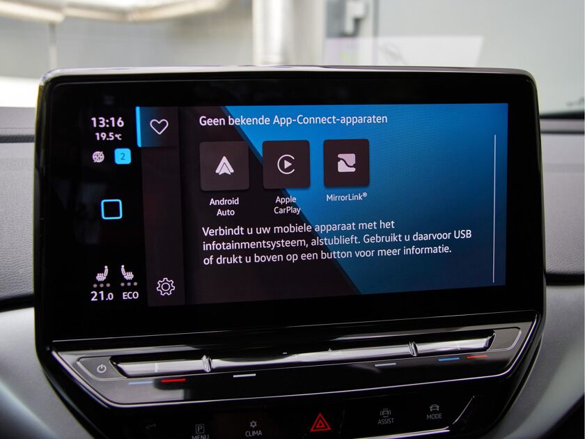 Volkswagen ID.4 First 77 kWh 204pk | 8% Bijtelling | Apple Carplay | Gratis Winterbandenset | Camera | DAB