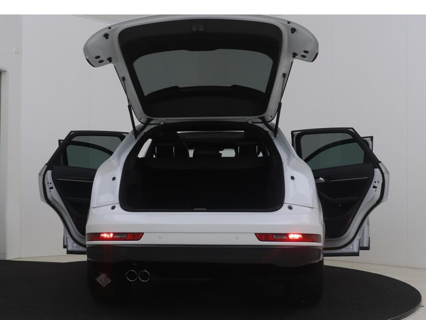 Audi Q3 1.4 TFSI CoD Sport | 150 PK | Automaat | Panoramadak | Navigatie | Velgen LM 19” | Getint Glas | Parkeersensoren |