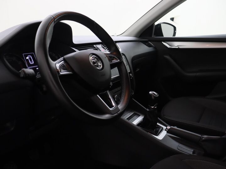 Škoda Octavia Combi 1.0 TSI Greentech Ambition | 115 PK | Airco | Multifunctioneel Stuurwiel | Dakrails | Bluetooth | Cruise Control |