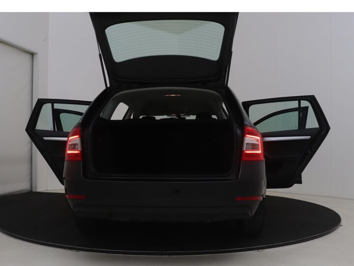Škoda Octavia Combi 1.0 TSI Greentech Ambition | 115 PK | Airco | Multifunctioneel Stuurwiel | Dakrails | Bluetooth | Cruise Control |