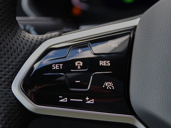 Volkswagen Tiguan R-Line Business 1.5 110 kW / 150 pk TSI SUV 7 vers n. DSG