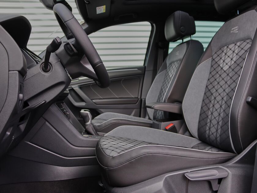 Volkswagen Tiguan R-Line Business 1.5 110 kW / 150 pk TSI SUV 7 vers n. DSG