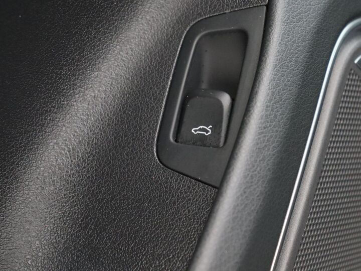 Audi Q3 2.0 TFSI Quattro Advance Sport | S-Line | 220 PK | Automaat | Parkeersensoren | Navigatie | Led Verlichting | Lederen Interieur | Velgen LM 20” |