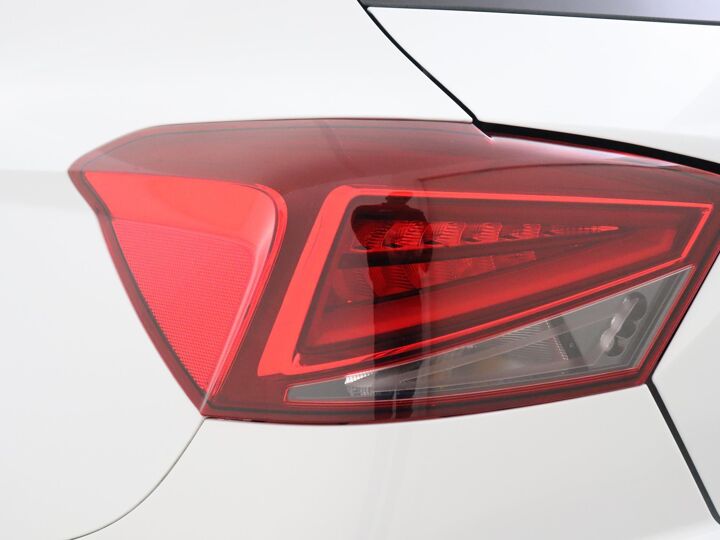 SEAT Ibiza 1.0 TSI Style Business Intense | 95 PK | Getint Glas | Navigatie | Achteruitrijcamera | Apple CarPlay / Android Auto | Multifunctioneel Stuurwiel |
