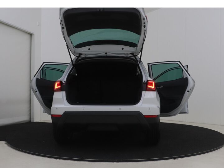 SEAT Arona 1.0 TSI Style Business Intense | 95 PK | Achteruitrijcamera | Navigatie | Apple CarPlay / Android Auto | Velgen LM 17” | Led Verlichting |
