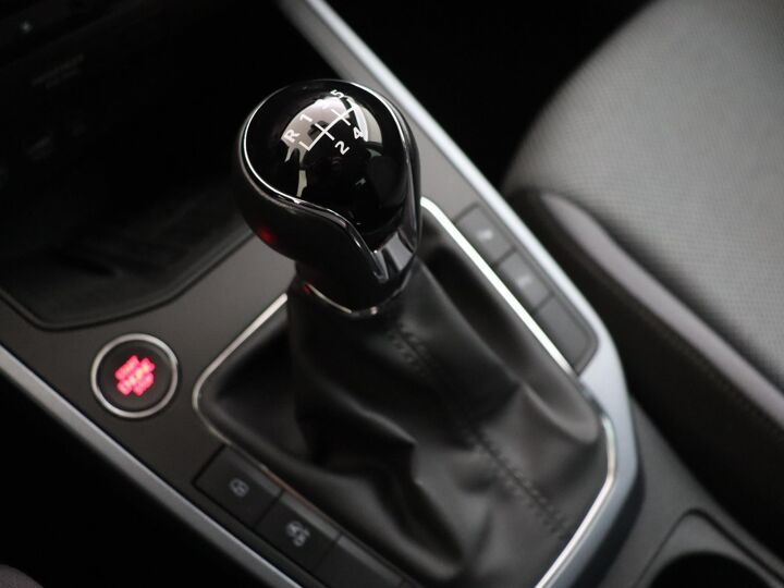 SEAT Arona 1.0 TSI Style Business Intense | 95 PK | Achteruitrijcamera | Navigatie | Apple CarPlay / Android Auto | Velgen LM 17” | Led Verlichting |