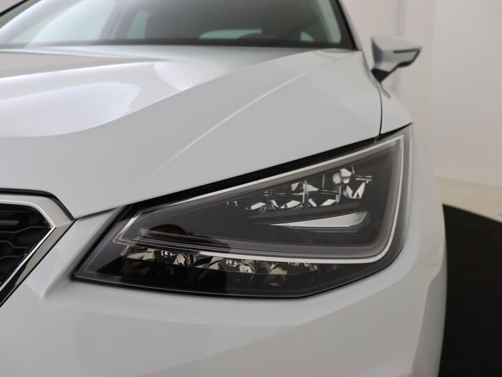 SEAT Arona 1.0 TSI Style Business Intense | 95 PK | Achteruitrijcamera | Navigatie | Apple CarPlay / Android Auto | Velgen LM 17” | Led Verlichting |