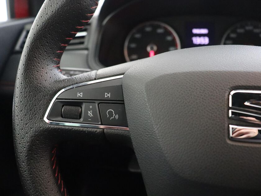 SEAT Ibiza 1.0 TSI FR Business Intense | 95 PK | Achteruitrijcamera | Navigatie |  Apple CarPlay / Android Auto | Getint Glas | Velgen LM 17” |