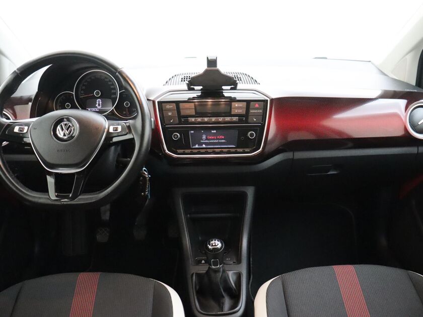 Volkswagen Up! 1.0 BMT high up! | 75 PK | Parkeersensoren | DAB | Velgen LM 15” | Multifunctioneel Stuurwiel | Airco |