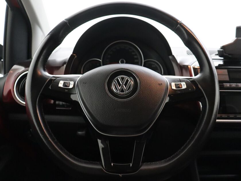 Volkswagen Up! 1.0 BMT high up! | 75 PK | Parkeersensoren | DAB | Velgen LM 15” | Multifunctioneel Stuurwiel | Airco |